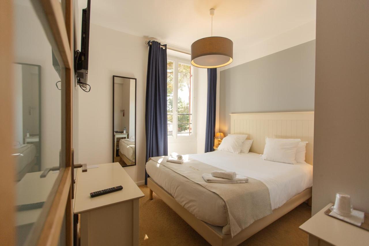 Hotel De La - 3*