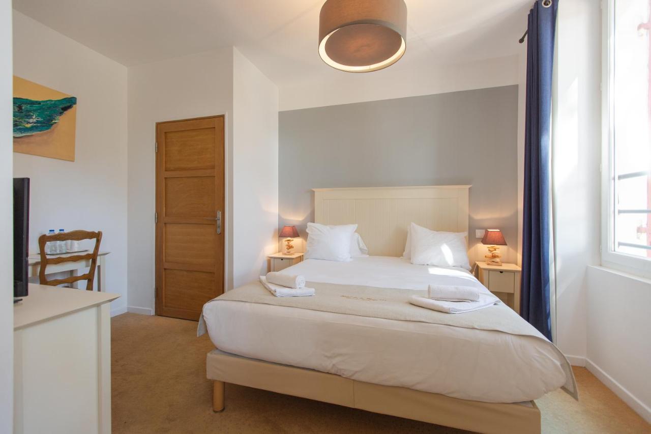 De La - Hotel 3*