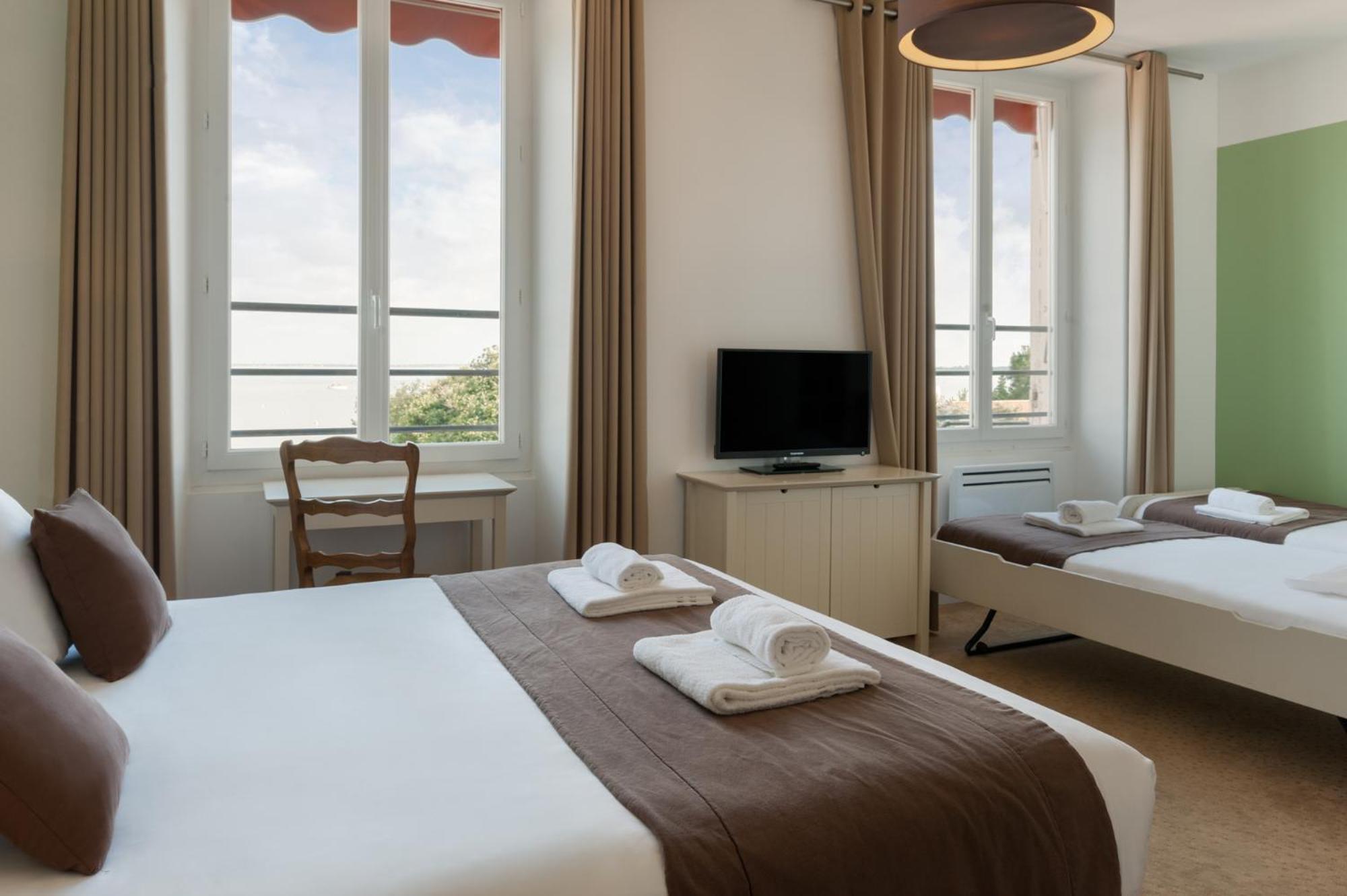 Hotel De La - 3*