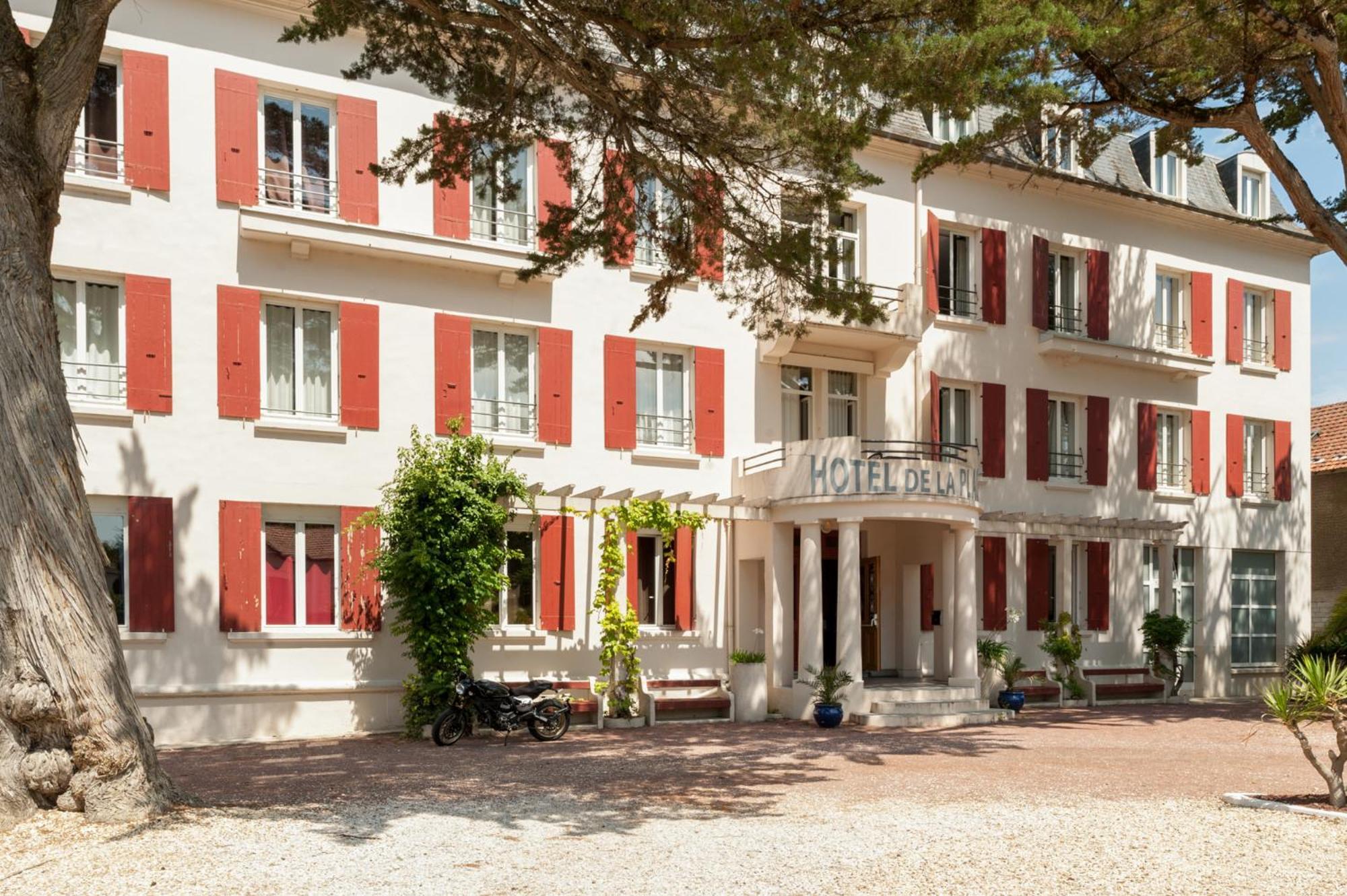 Hotel De La - 3*