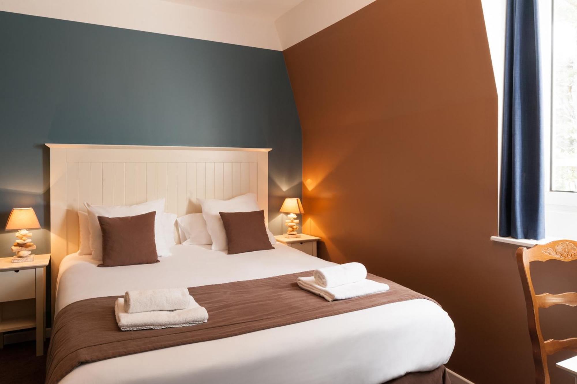 De La - Hotel 3*